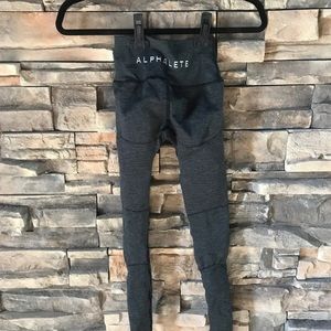 Alphalete leggings in Xs